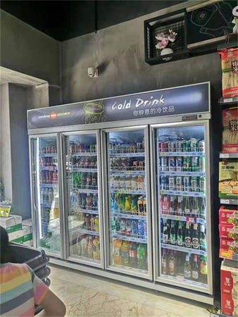 顶置四门饮料柜